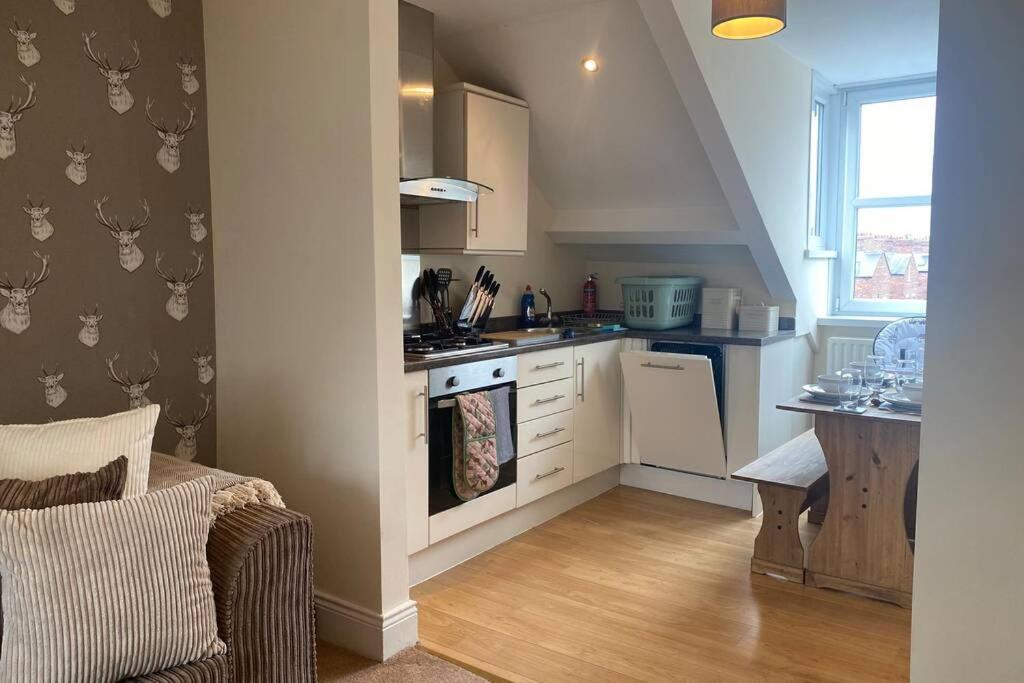 Upper 2 Bedroom Apartment In The Heart Of Jesmond Newcastle upon Tyne Luaran gambar